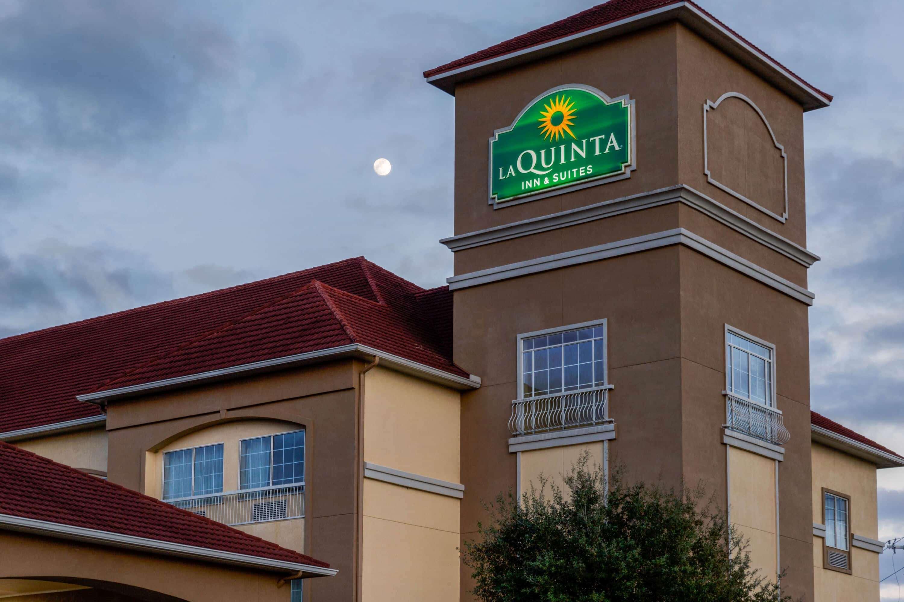 La Quinta By Wyndham Angleton Hotell Exteriör bild