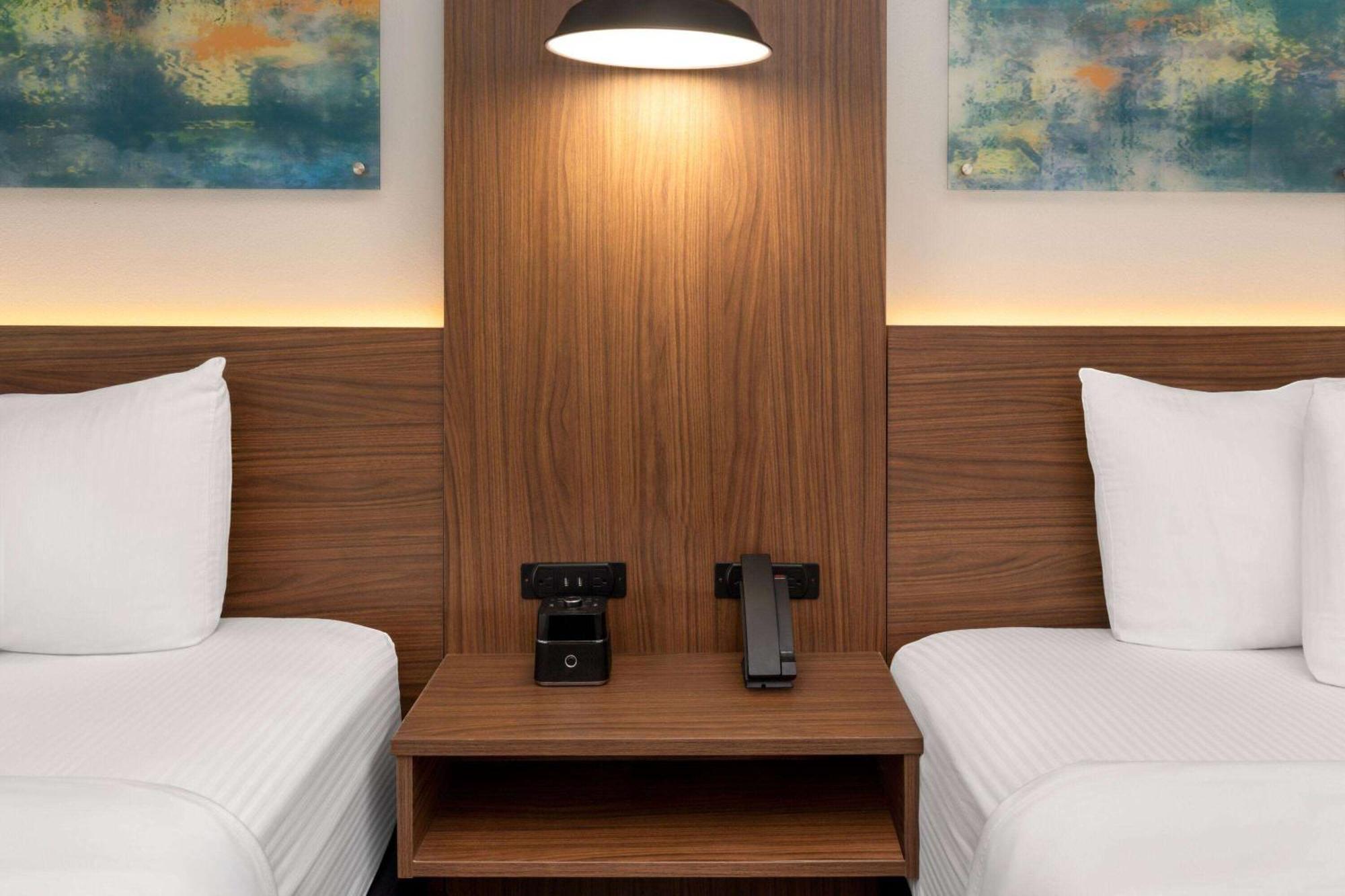 La Quinta By Wyndham Angleton Hotell Exteriör bild
