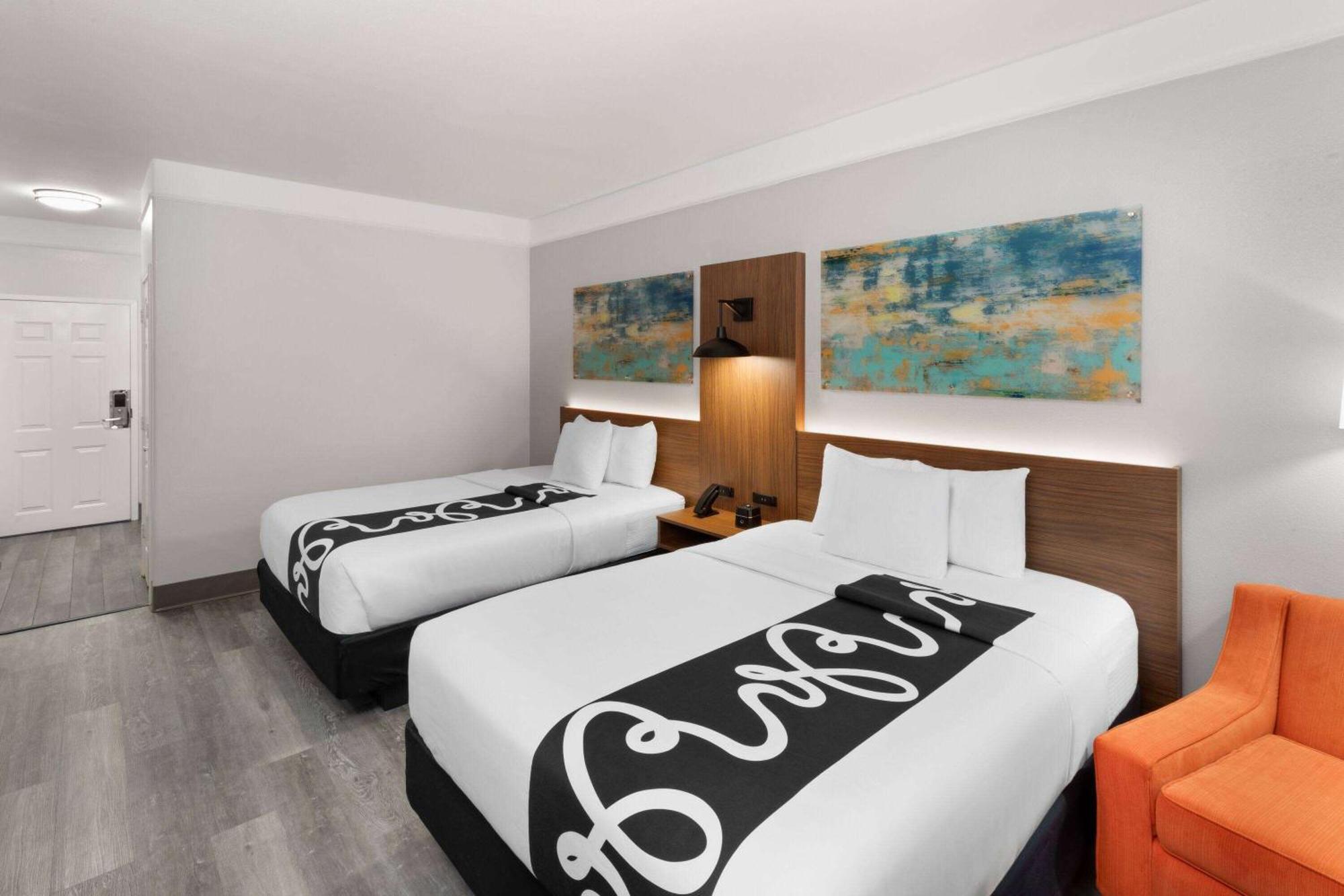 La Quinta By Wyndham Angleton Hotell Exteriör bild