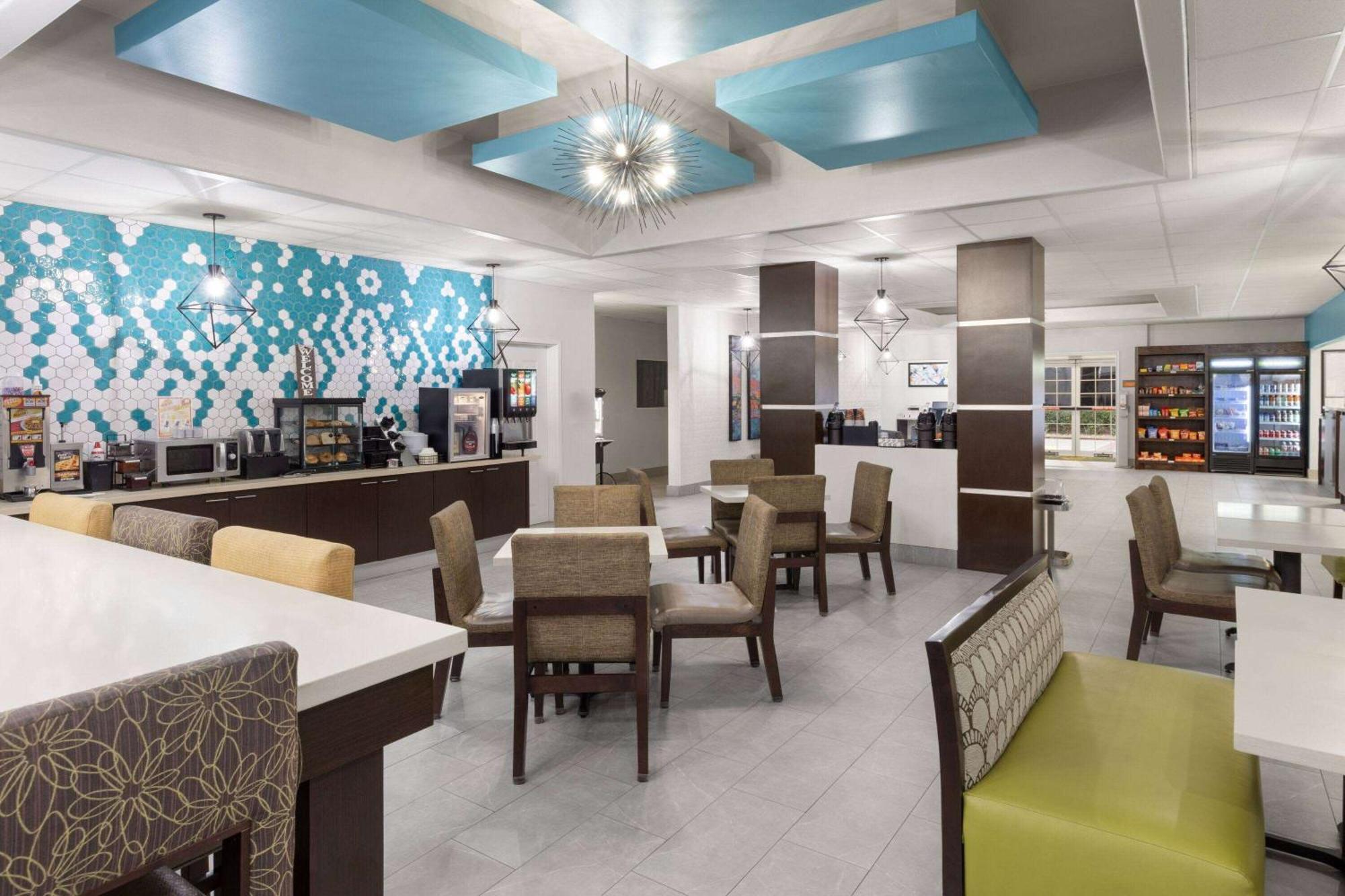 La Quinta By Wyndham Angleton Hotell Exteriör bild