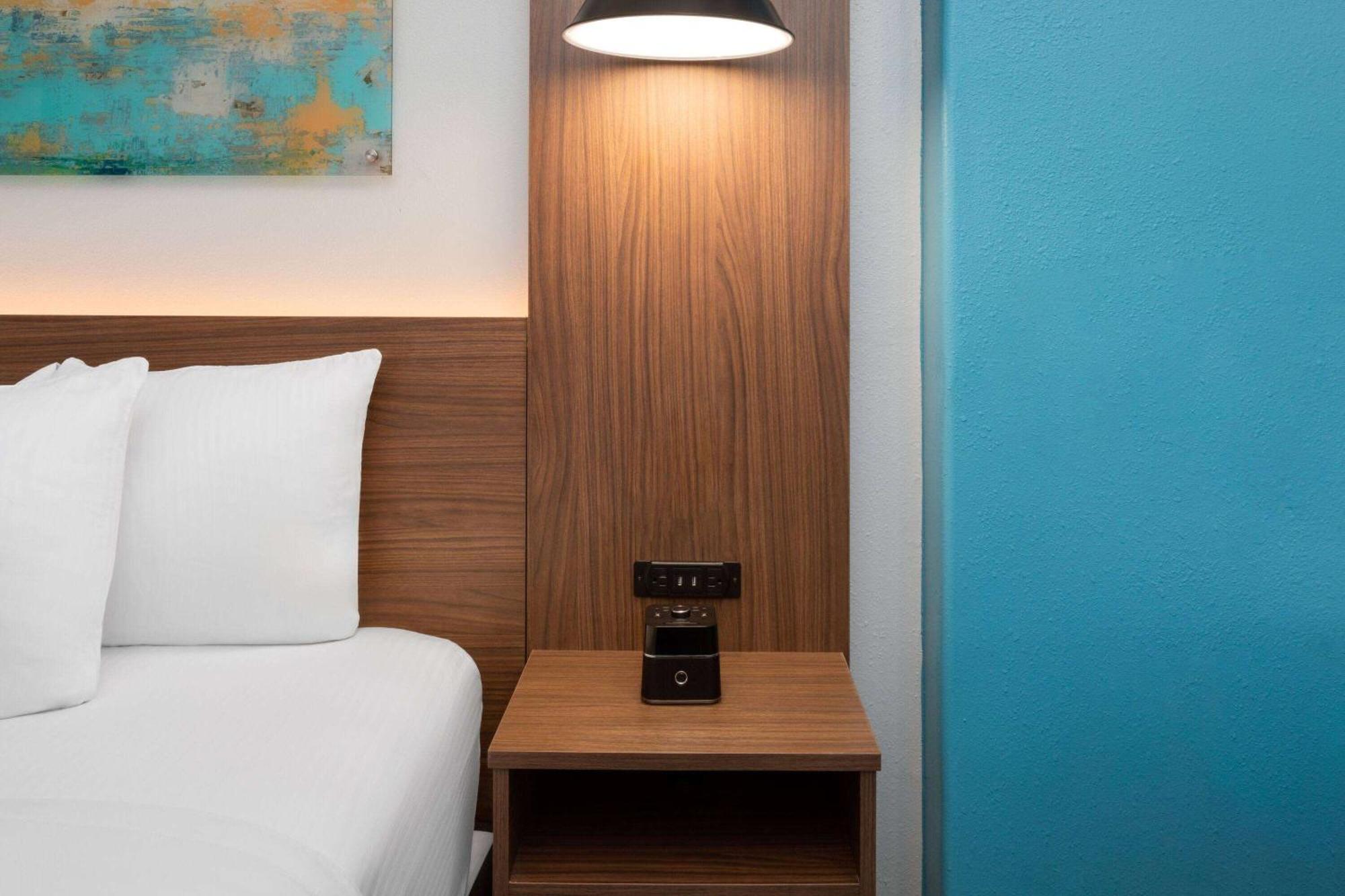 La Quinta By Wyndham Angleton Hotell Exteriör bild